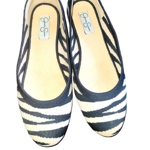 Jessica Simpson flats zebra print size 6.5M NWOT